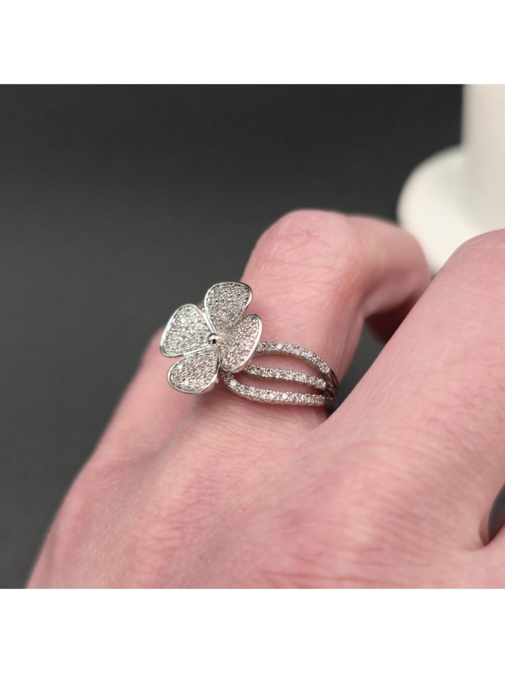 Size 7.75 Lucky Four Leaf Clover Cubic Zirconia Band Ring A7629 - Picture 4 of 8